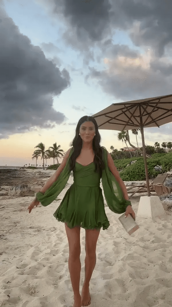 Green summer dress with V-neck and flowing sheer sleeves