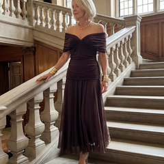 Off-shoulder flow midi dress in dark brown, ruched off-shoulder sweetheart neckline