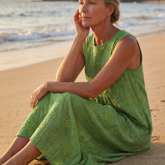 Green sleeveless midi dress with floral embroidery, relaxed fit, tiered skirt