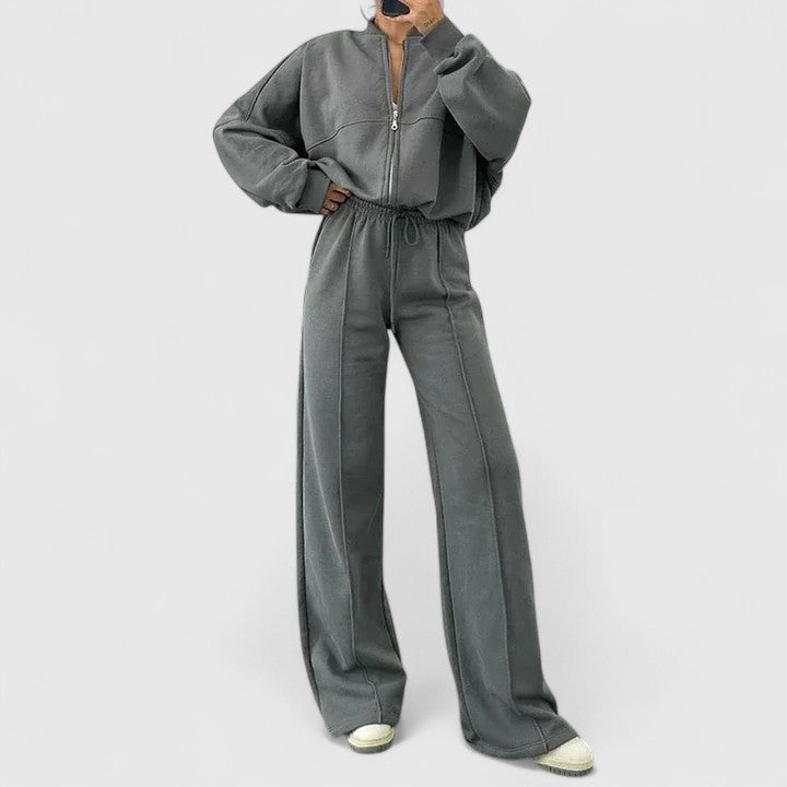 Zip-up sweater and drawstring pants set in dark gray with long sleeves and side pockets.