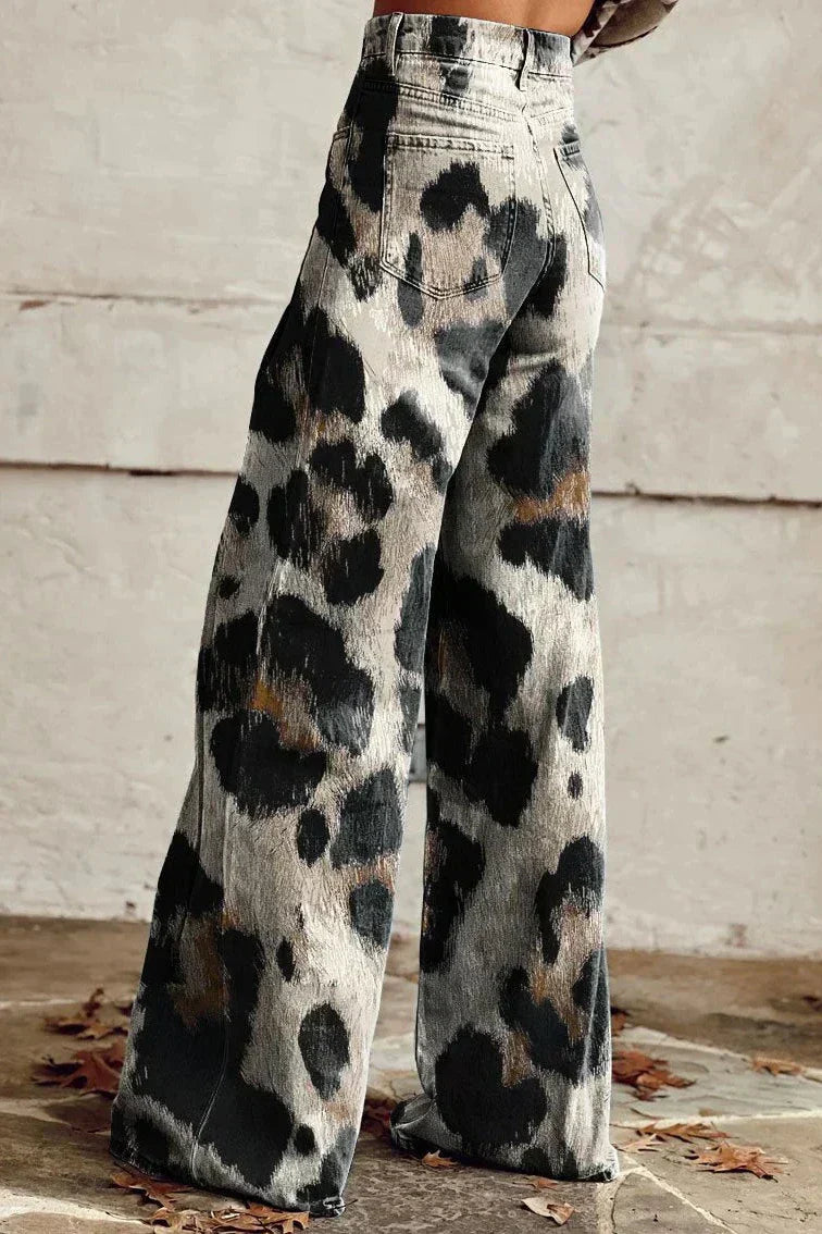 Leona boho vintage jeans, high-waist wide-leg with black-and-cream leopard print; side view