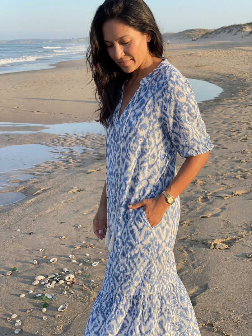 Blue patterned midi dress with V-neck and short sleeves, side view