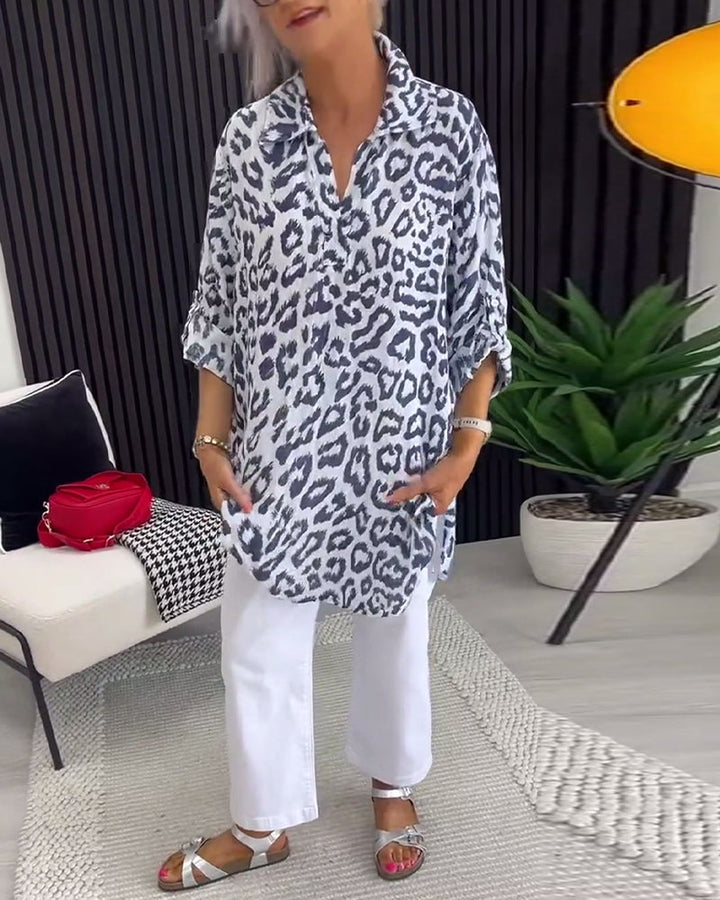 White and black leopard print collar blouse with short sleeves and tunic length