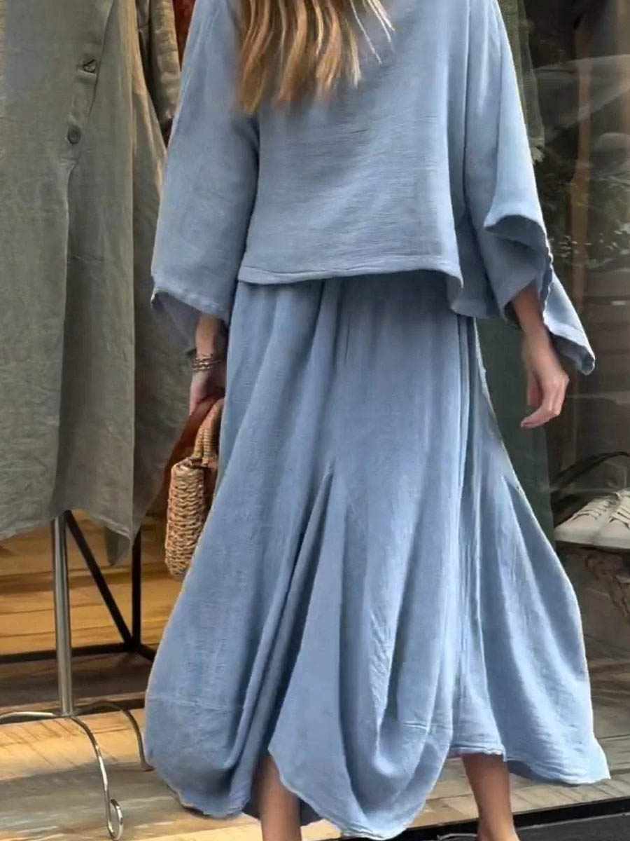 Sabrina set in light blue: close-up of loose tunic and gathered maxi skirt with pockets