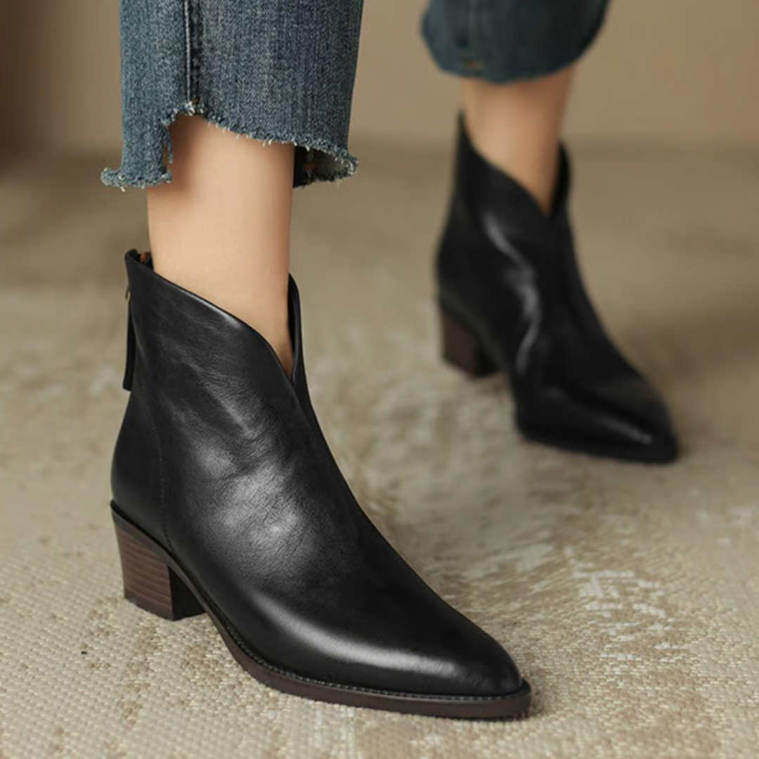 Black leather ankle boots with block heel and pointed toe, side opening