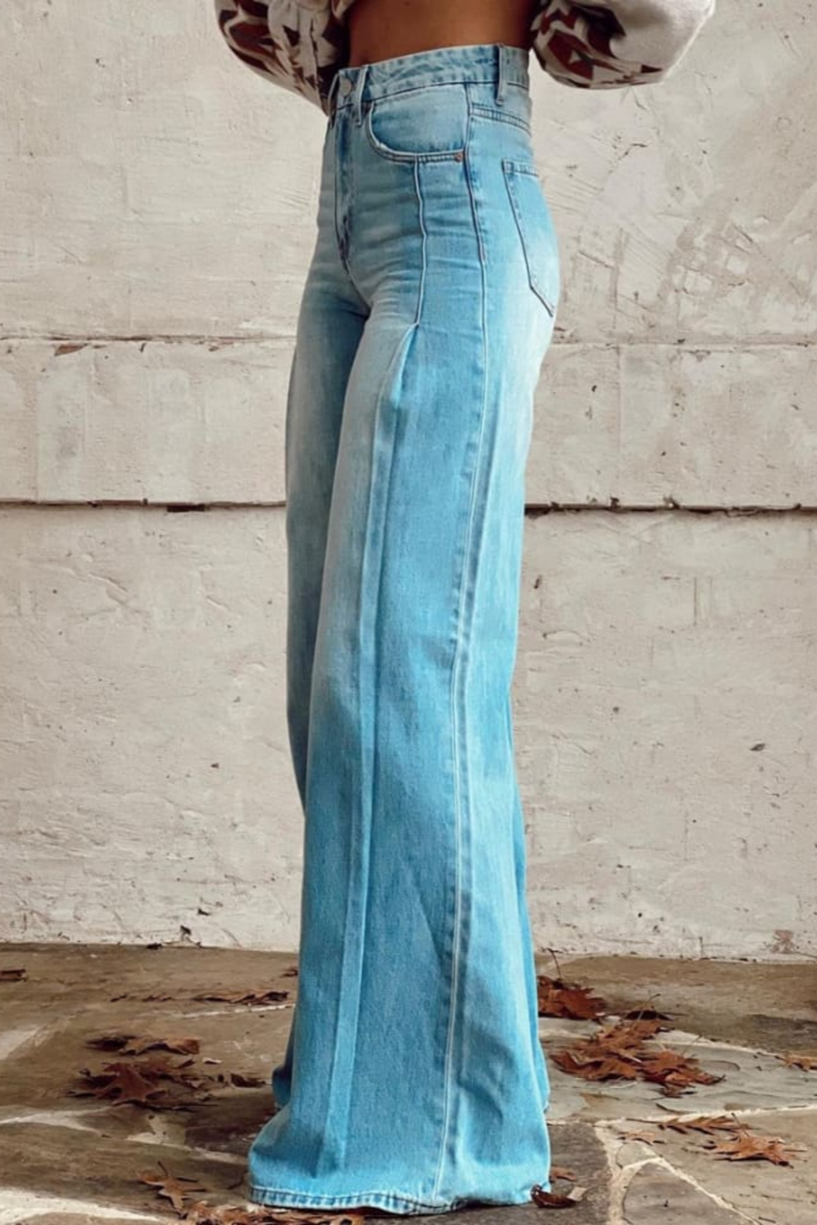High-waist light-blue boho vintage jeans, wide-leg with side pockets and seam