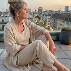 Lorrin™ elegant set in beige: draped short-sleeve outer with matching wide-leg pants