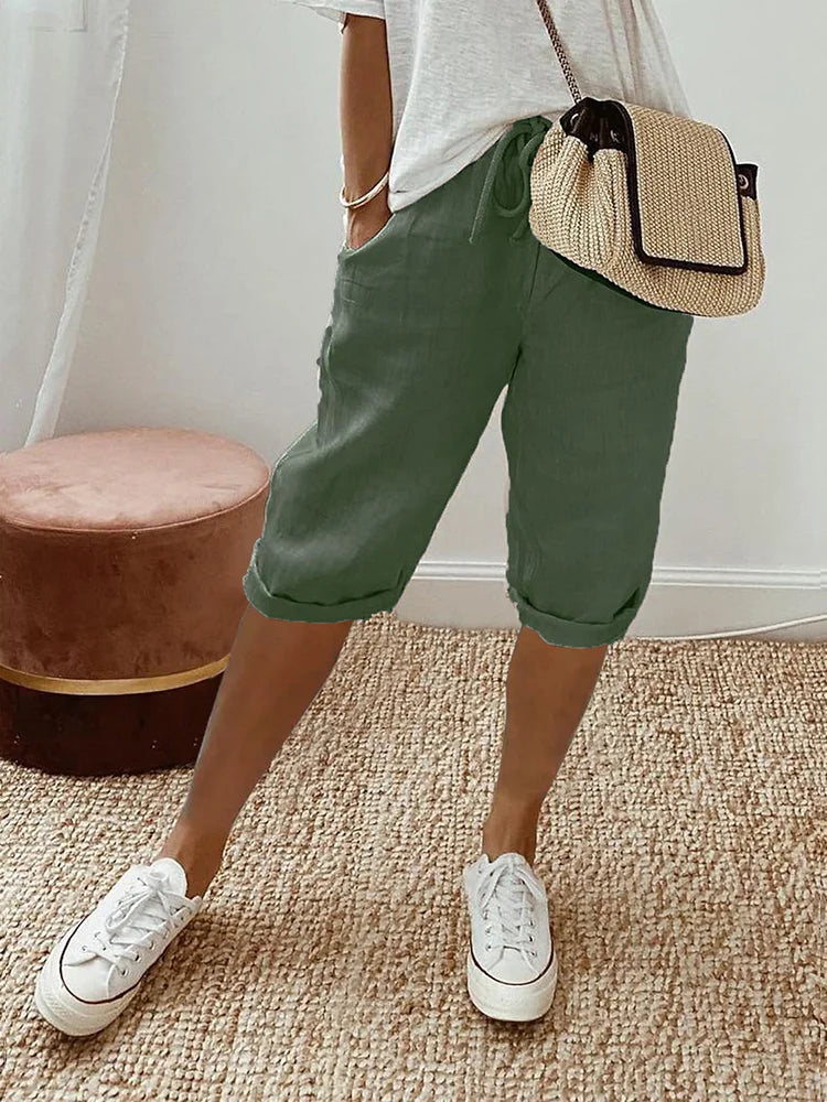 Comfort shorts with drawstring waist and cuffed hems, green