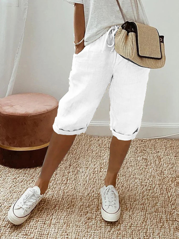 Comfort shorts with drawstring waist and cuffed hems, white