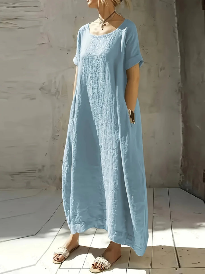 Light blue casual maxi dress with short sleeves and round neckline, airy long silhouette