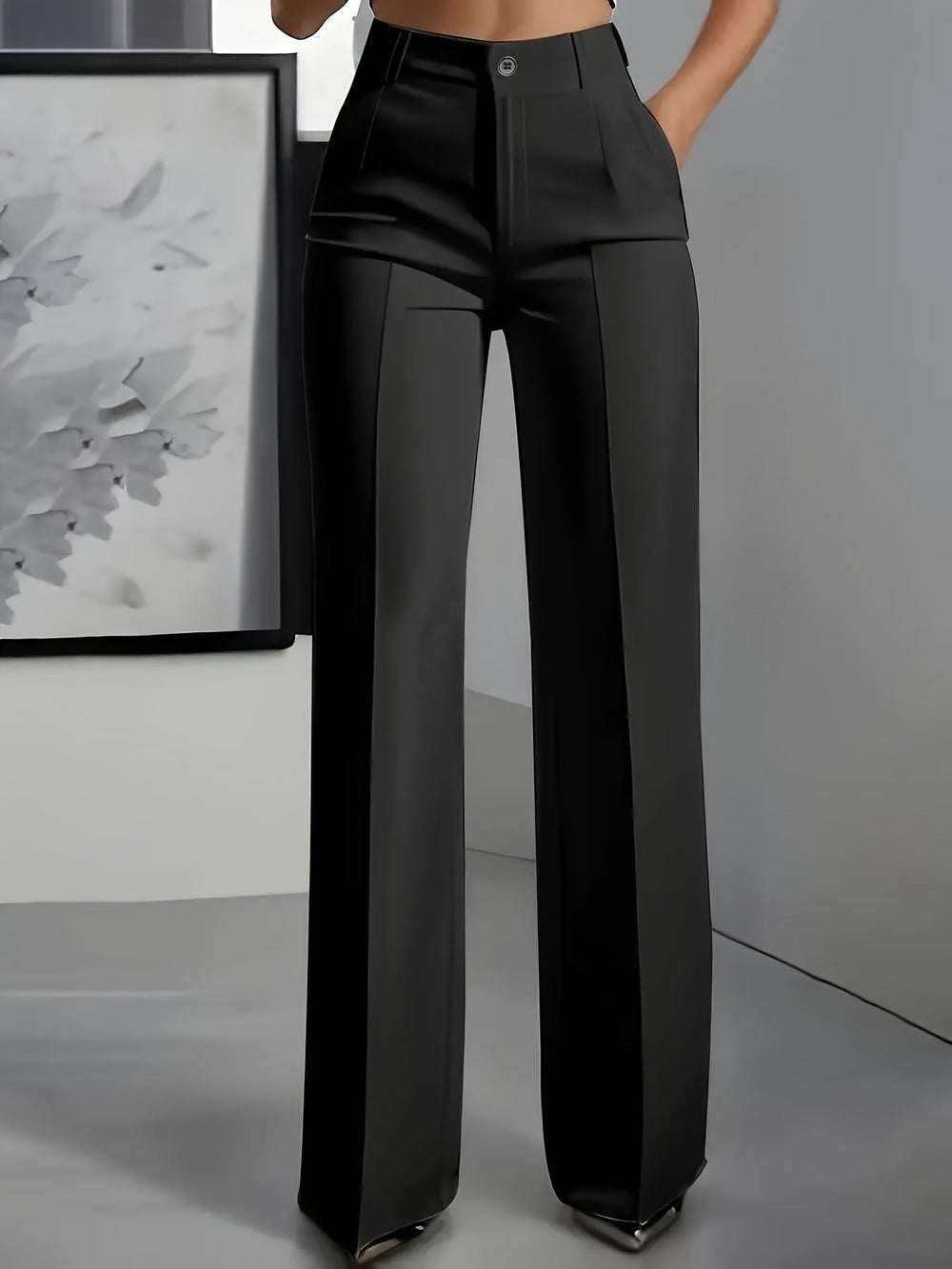 High-waisted straight-leg trousers in black, button closure, straight legs.