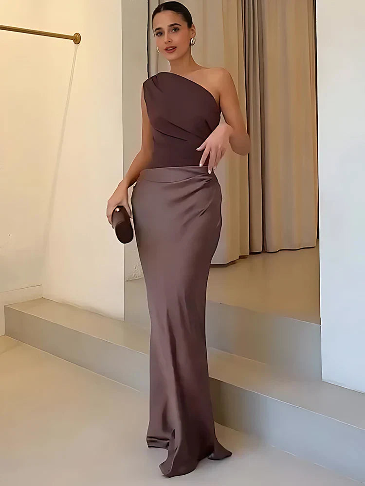 One-shoulder maxi dress in mauve-brown, fitted silhouette with draped waist