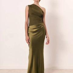 One-shoulder maxi dress in olive green, sleeveless one-shoulder with draped waist