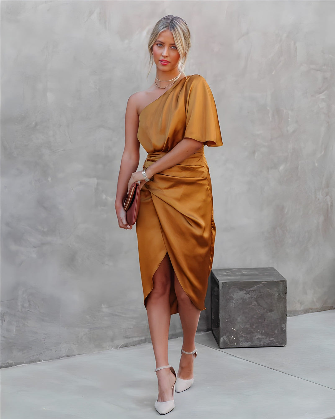 One-shoulder satin silk party dress in gold with side slit and gathered waist