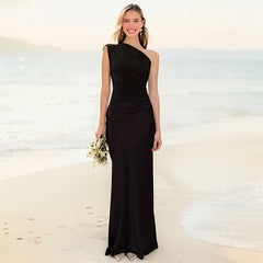 One-shoulder maxi dress in black, sleeveless fitted bodice and floor-length skirt