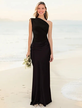 One-shoulder maxi dress in black, sleeveless fitted bodice and floor-length skirt