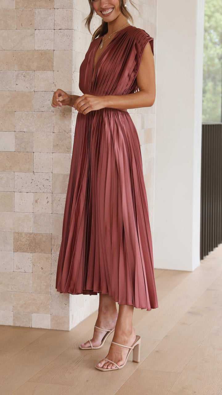 Dusty pink pleated midi dress with V-neck and gathered waist