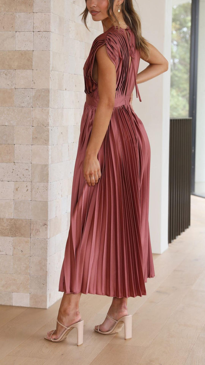 Dusty pink pleated midi dress with V-neck and waist tie detail