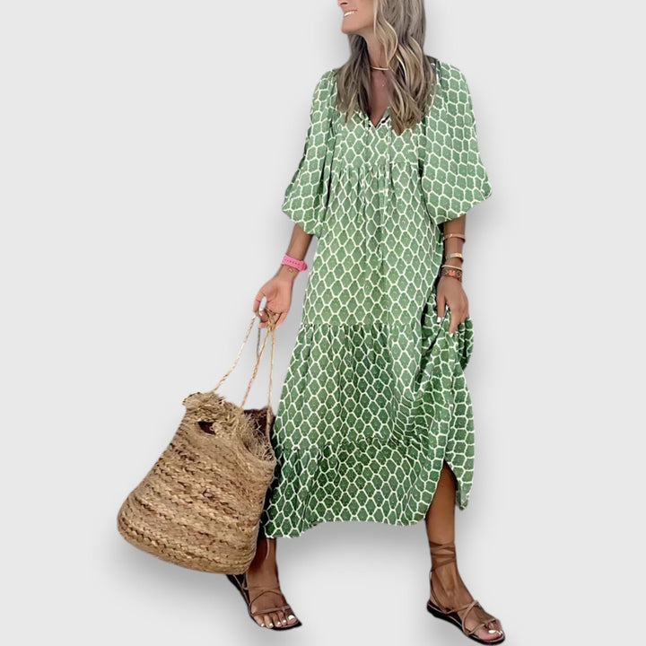 Loose breathable dress in green with white lattice print, loose fit and tiered hem.