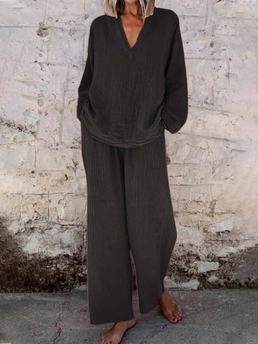 Women’s textured v-neck top and wide-leg pants set, black color