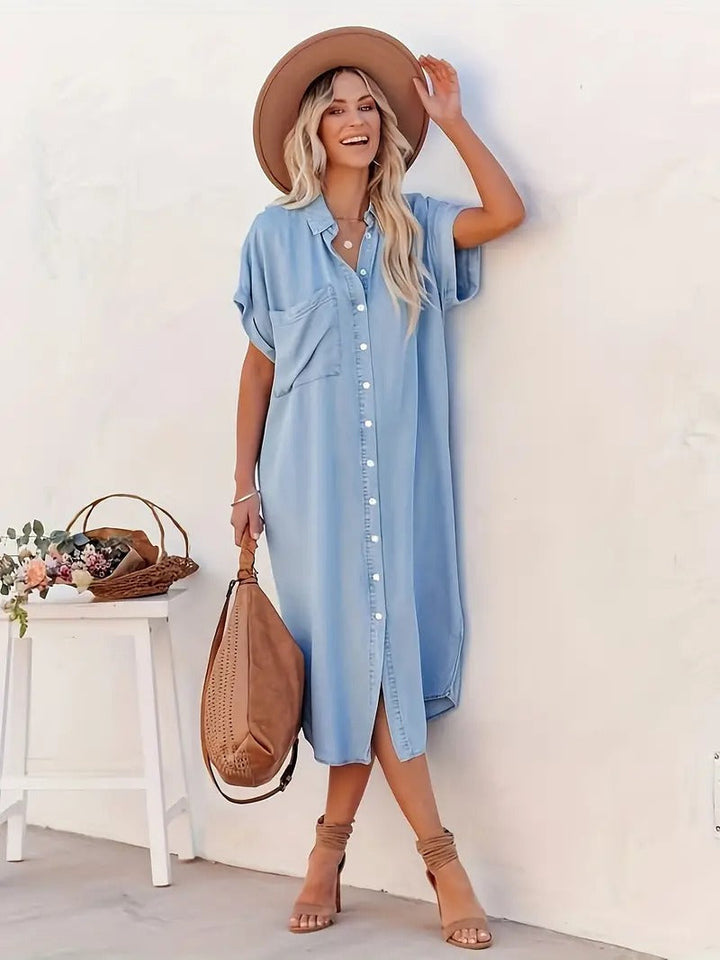 Light blue shirt dress with fixed pockets, short sleeves, button-front