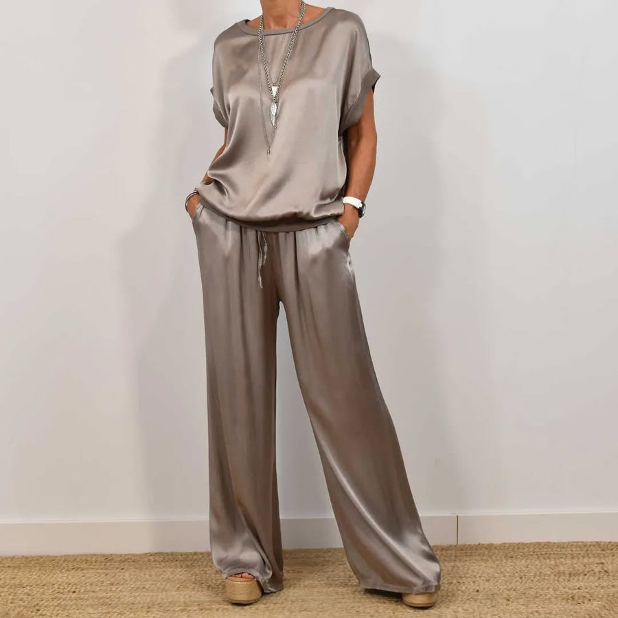 Two-piece lounge set in taupe: short-sleeve T-shirt and wide-leg drawstring pants