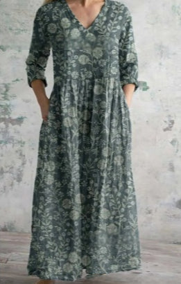 Floral summer dress, dark green with V-neck and 3/4 sleeves, long relaxed fit