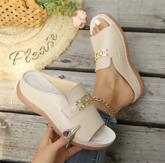 Beige comfort sandals, open toe, gold buckle detail, ankle strap, cushioned sole