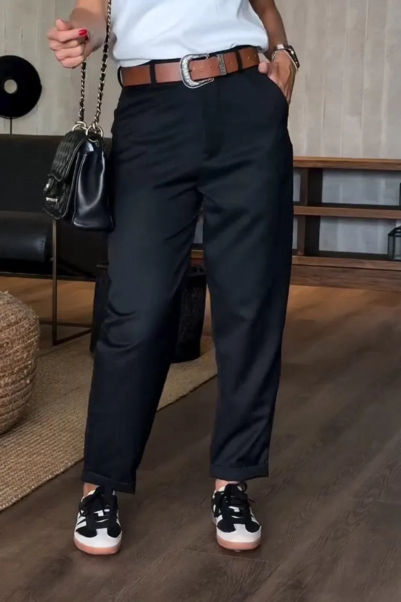 Sleek tailored pants in navy, tailored fit with crease, belt loops, cuffs at ankle