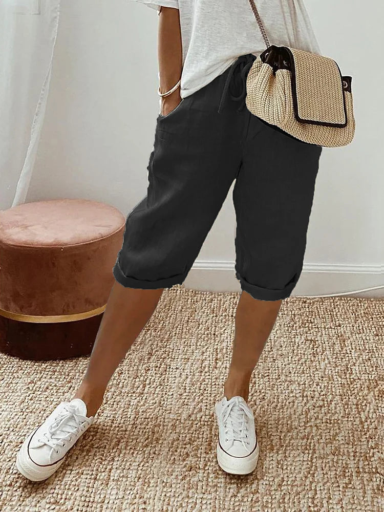 Comfort shorts with drawstring waist and cuffed hems, black