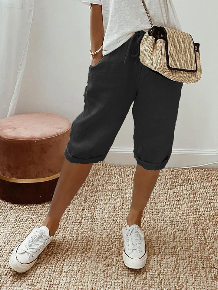 Comfort shorts with drawstring waist and cuffed hems, black